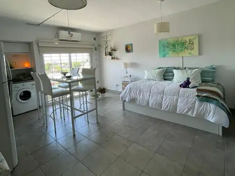 UN AMBIENTE HAEDO A DOS CUADRAS DE LA ESTACION VENTA