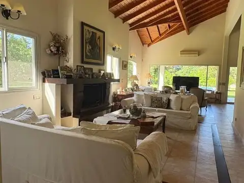 Casa 4 ambientes con 4 baños