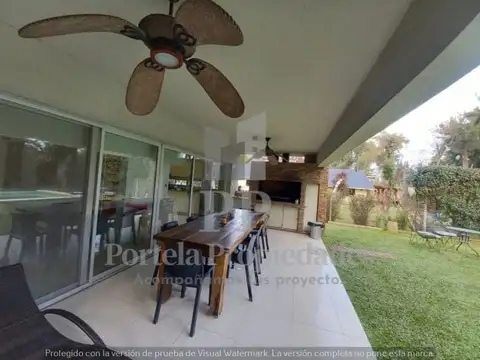 Casa 4 ambientes con 2 baños