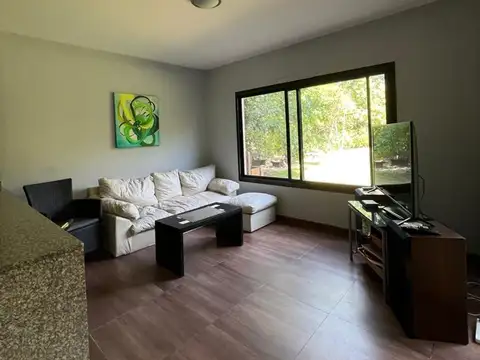 Casa 6 ambientes con 2 baños