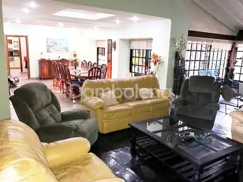 Casa 7 ambientes con 4 baños