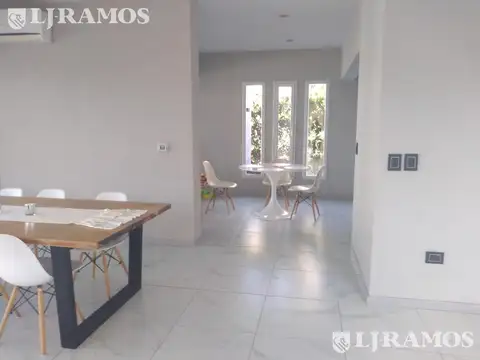 Casa en el Barrio Islas, El Canton, Escobar