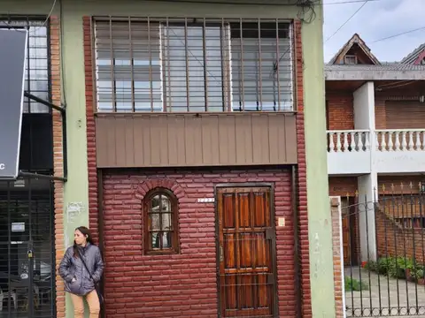 Local en Alquiler en Lomas Del Mirador, $ 300.000