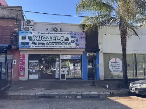 Local Comercial Centro 12 de Abril entre Balcarce y Sarmiento