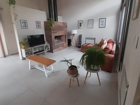 Casa 7 ambientes con 2 baños