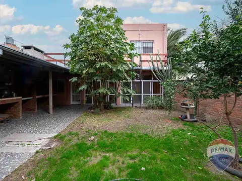 CASA EN VENTA 5 AMB + DEPTO BUEN ACCESO MORENO.