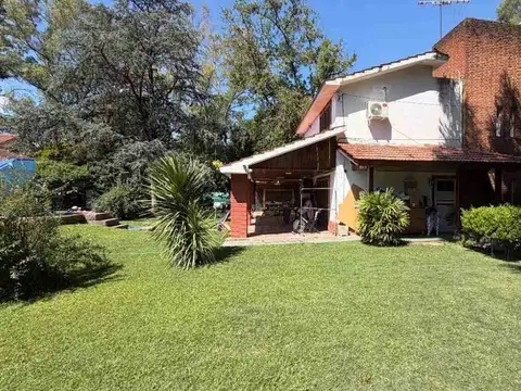Casa en Venta con 3 cocheras