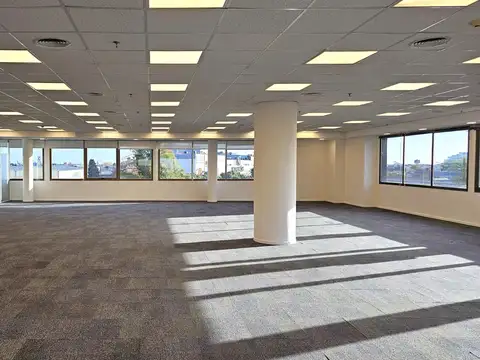 Oficina en Alquiler en Olivos, USD 51.348