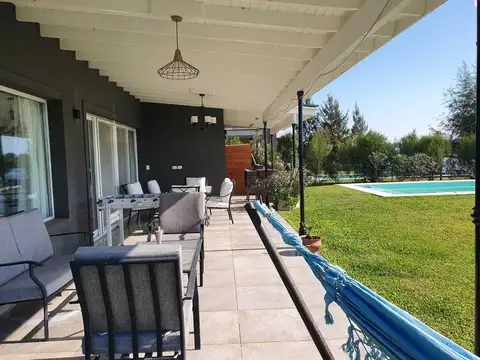 Casa 5 ambientes con 3 baños