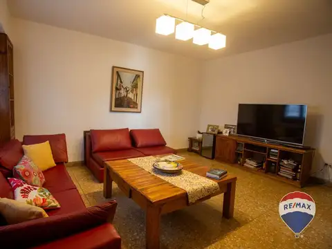 Avenida Salvador María del Carril 800