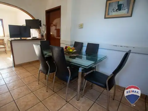 Casa 6 ambientes con 2 baños