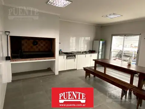 Edificio Comercial y Taller en Venta sobre gran avenida Ideal rubro Automotor