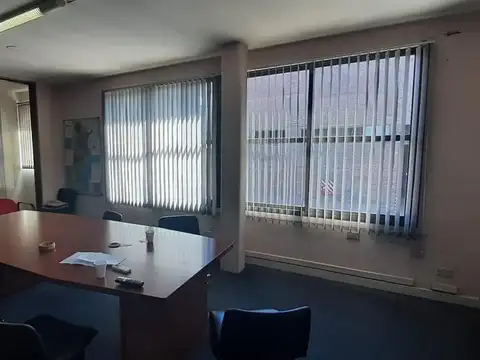 10.835 m2 en total con playa de maniobras  6.729 m2 cubiertos 5.484 m2 descubiertos