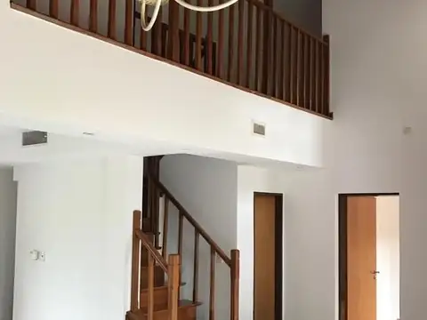 Casa 5 ambientes con 4 baños