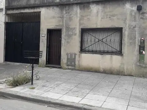 GALPON CON OFICINA DE 3 AMBIENTES EN VENTA O ALQUILER - LOMAS DEL MIRADOR