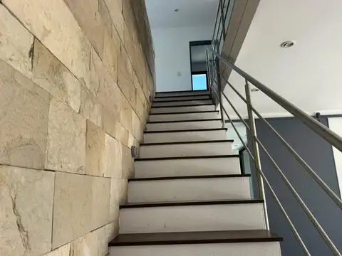 Casa en alquiler anual, 3/4 dormitorios en Barbarita, impecable, cortinas, aires acondicionados