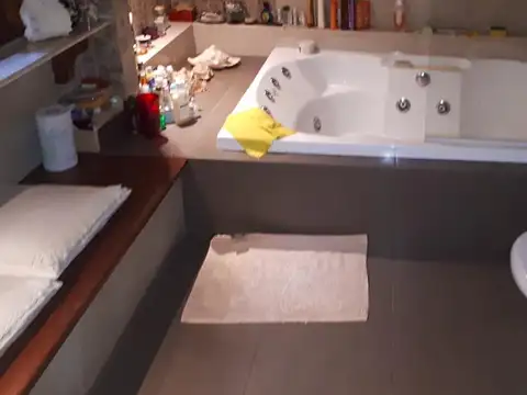 Casa de 5 dormitorios s/Av.Pellegrini (9,53 x 43,14 mts) - Zona Centro