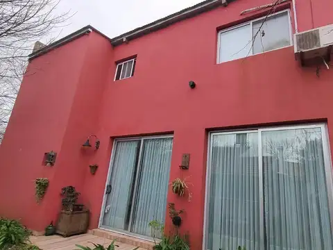 7 E/ 110 Y 112: CASA EN VENTA EN PUNTA LARA, A 3 CUADRAS DEL RÍO