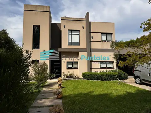 Casa en venta en Barrio Los Naranjos Canning sobre lote de 772 m2