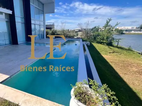 Casa en Venta con 4 cocheras