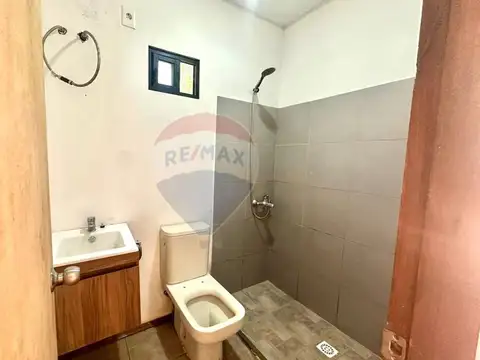 Casa 2 ambientes con 1 baño