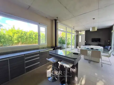 Casa Moderna de 4 Amb a 200 metros del mar - Pileta Climatizada con Deck