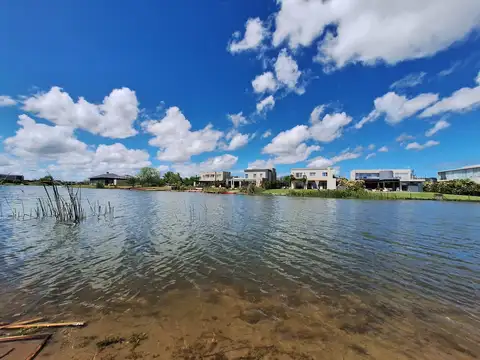 Casa 7 ambientes con 4 baños