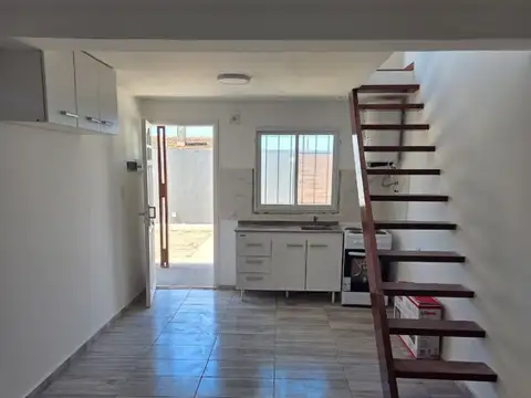 Depto Tipo Casa 2 ambientes con 1 baño