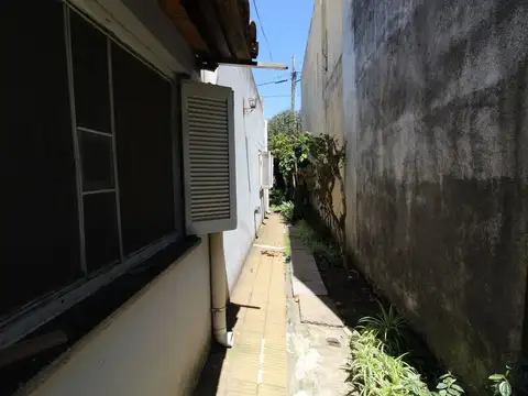 LOTE 8.66 X  42.34 CENTRO DE VILLA LUZURIAGA ESCUCHA OFERTA