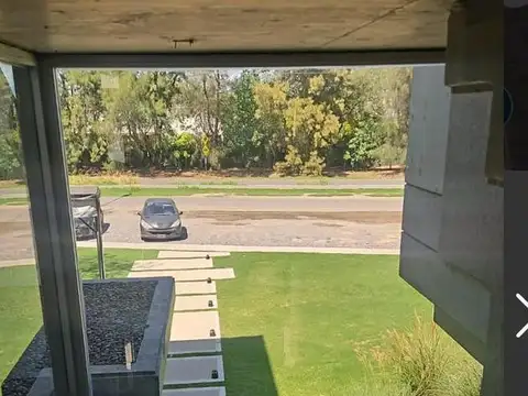 Oficina en Alquiler en Funes, $ 420.000