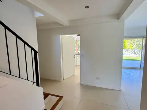 Casa 4 ambientes con 3 baños