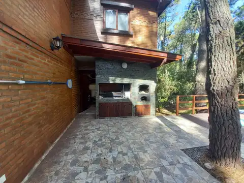 Hermosa casa con piscina en Costa del este! Con gas natural y totalmente equipada. Los jazminez