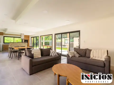 Casa en Venta con 1 cochera