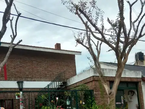 CASA EN VENTA 3 DORMITORIOS CON PATIO LA FLORIDA