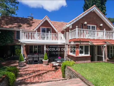 Chalet Ingles en Zona Residencial en Pinares, de 4 dormitorios.