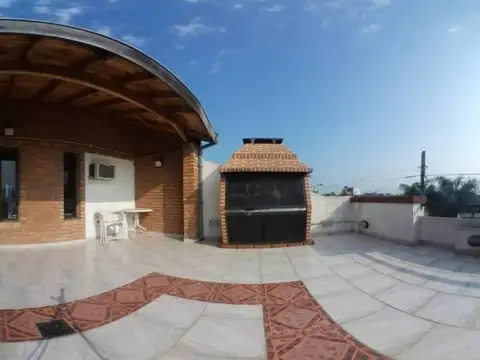 EN VENTA EN VILLA BOSCH CHALET DE 4 AMBIENTES EN DOS PLANTAS, EXCELENTE ESTADO - FICHA 7600