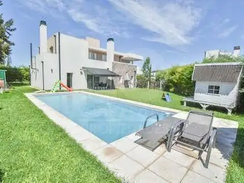 Casa en Venta en Los Troncos, USD 540.000