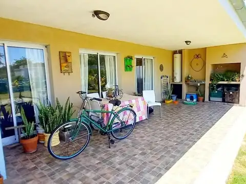 Casa 5 ambientes con 3 baños