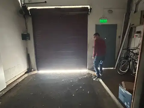 ALQUILER DEPOSITO CON OFICINA EN FLORESTA