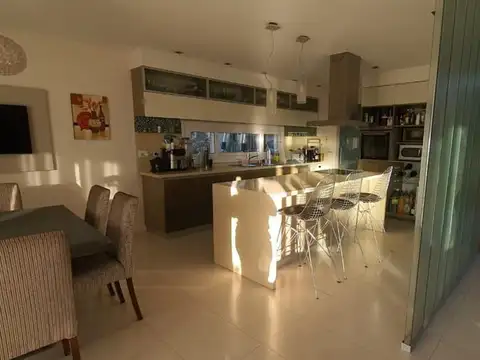 Casa en Venta y Alquiler en Los Lagos 4 dormitorios, Nordelta 100