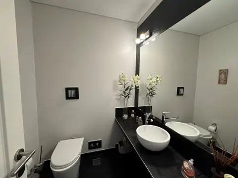 Casa 4 ambientes con 3 baños