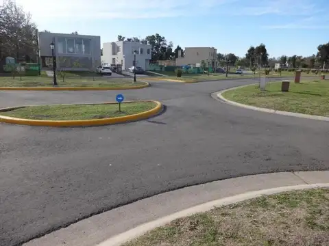 RBS. DIVINO LOTE INTERNO EN BARRIO SANTO TOMAS, PILAR.