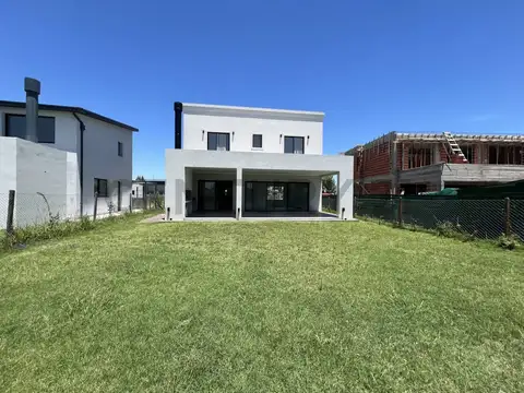 Leandro Niceforo Alem 3300, Piso 0