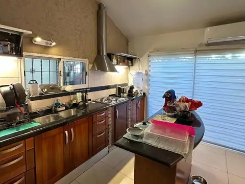 Casa 5 ambientes con 4 baños