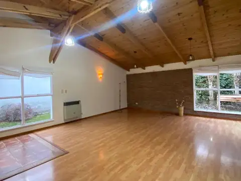 Casa 5 ambientes con 1 baño