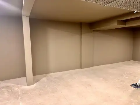 Cochera en Modena 55 MSR. Av Francia 800. Facultad Medicina. Patio de la Madera.