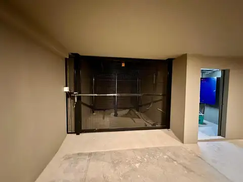 Cochera en Modena 55 MSR. Av Francia 800. Facultad Medicina. Patio de la Madera.