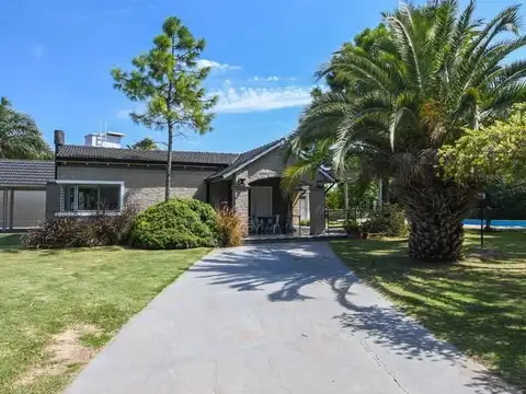 Casa en Venta con 2 cocheras