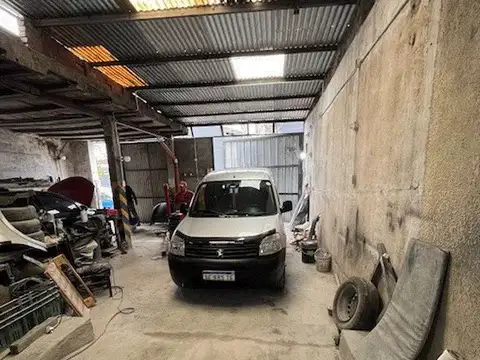 Casa 7 ambientes con 2 baños