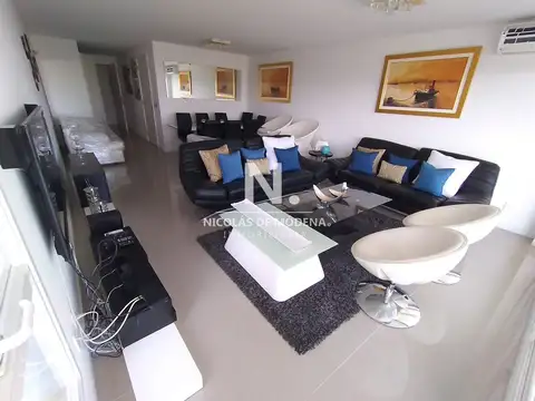 Apartamento en zona de Roosvelt de 3 dormitorios en venta.